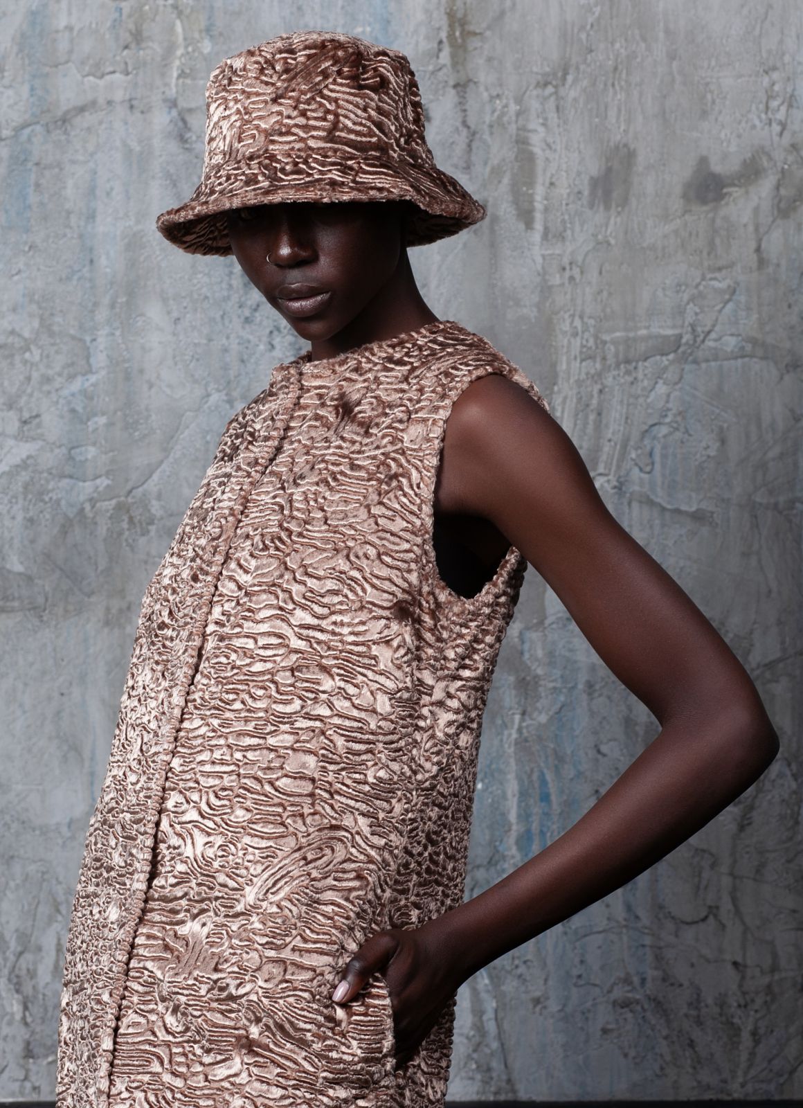 Photo #2 - Bucket hat eco fur Tissavel - astrakhan onyx